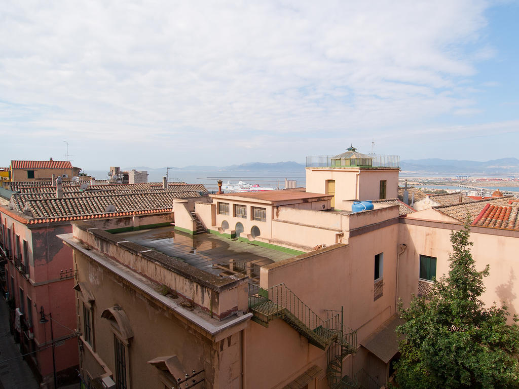 Residenze Al Castello Apartments Cagliari Bagian luar foto